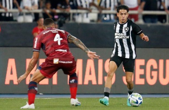 O paraguaio Segovinha segue no Glorioso e é uma alternativa ao time titular. Foto: Vitor Silva/Botafogo