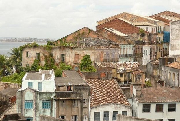O Pelourinho começou a se deteriorar no século 19, com o declínio da economia da Bahia. No século 20, o bairro estava em ruínas e era considerado um lugar perigoso. 