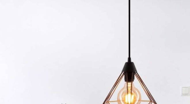 O pendente em formato diamante pode ser lindo para a decoração com madeira