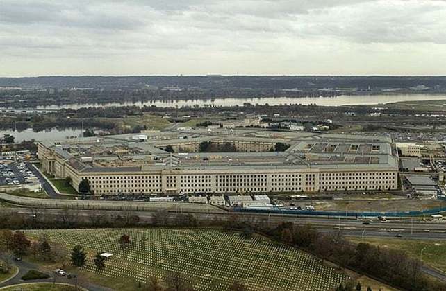 O Pentágono é um dos maiores edifícios de escritórios do mundo, com cerca de 600 mil metros quadrados.