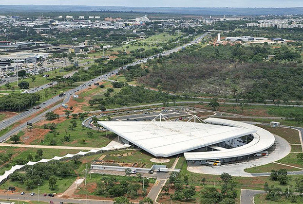 O percurso entre Brasília e Goiânia também pode ser feito de carro, ônibus ou van. 