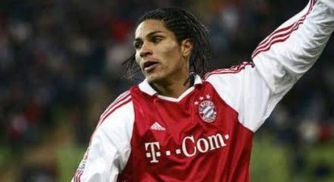 O peruano Guerrero marcou época no futebol alemão. Ele atuou por oito anos no país, nas equipes do bayern de Munique e do Hamburgo. Foi bicampeão da Bundesliga pelos bávaros. 