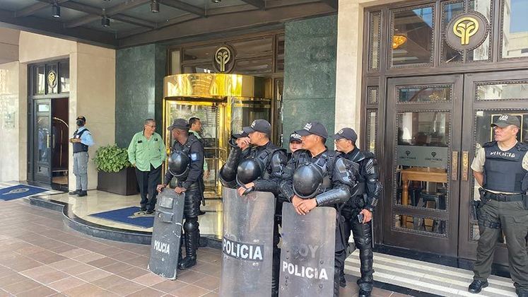 O policiamento está reforçado nos principais pontos turísticos de Guayaquil, onde os torcedores de Flamengo e Athletico se concentram.