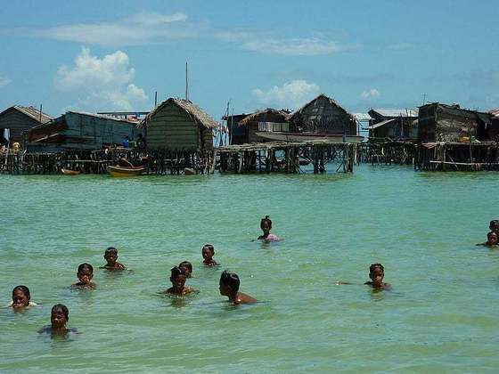 O povo Bajau, do sudeste asiático, consegue permanecer submerso muito mais tempo que outros humanos.