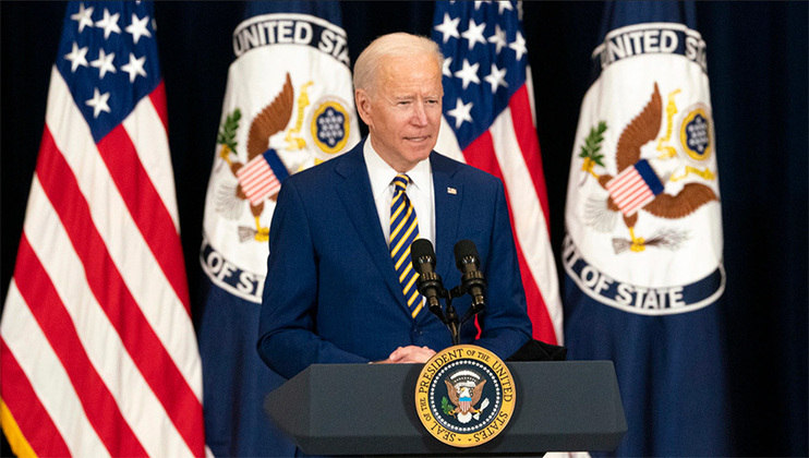 O presidente americano, Joe Biden, declarou que os EUA estão trabalhando na elaboração de uma vacina específica contra a varíola oriunda dos primatas. 