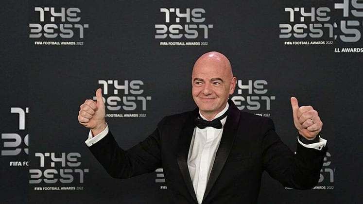 O presidente da Fifa, Gianni Infantino, logicamente esteve na premiação The Best.
