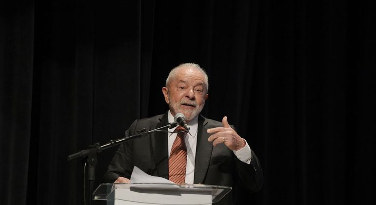 O presidente Luiz Inácio Lula da Silva discursa na sede do BNDES, no Rio de Janeiro