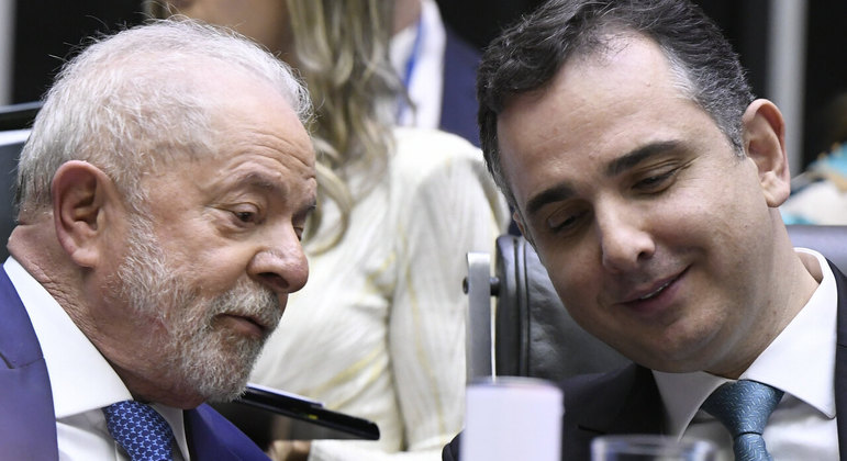 O presidente Luiz Inácio Lula da Silva (PT) e o senador Rodrigo Pacheco (PSD-MG) em encontro em janeiro