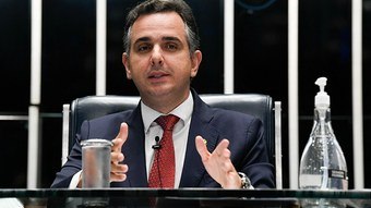 Juristas defendem regras para uso da inteligência artificial no Brasil; Pacheco avalia parecer - R7