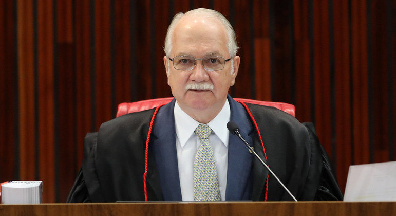 Presidente do TSE, ministro Edson Fachin divulga mensagem em defesa da democracia