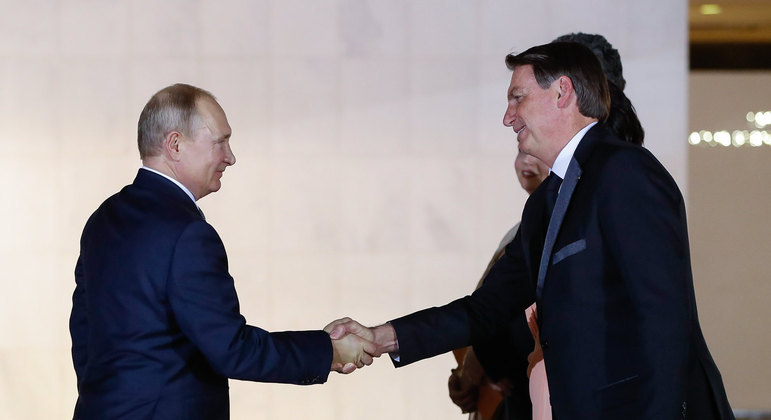 O presidente Jair Bolsonaro com o presidente da Rússia, Vladimir Putin, durante encontro no Brasil em 2019