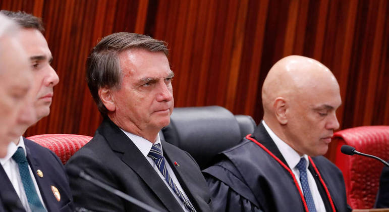 O presidente Jair Bolsonaro e o ministro Alexandre de Moraes, presidente do TSE