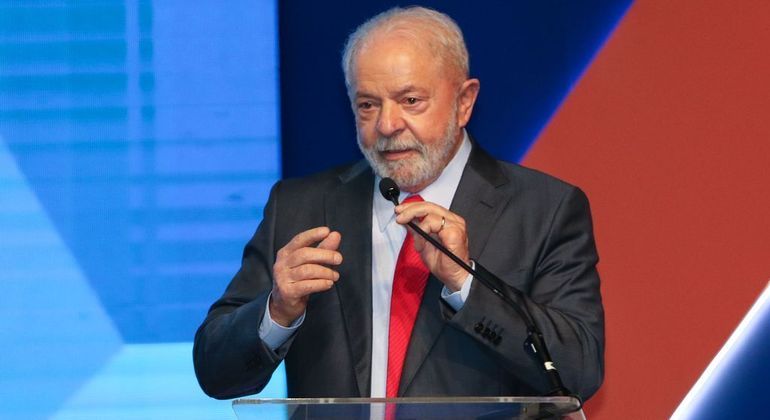 Presidente Lula durante a cerimônia de posse da presidente da Caixa, Rita Serrano, em Brasília