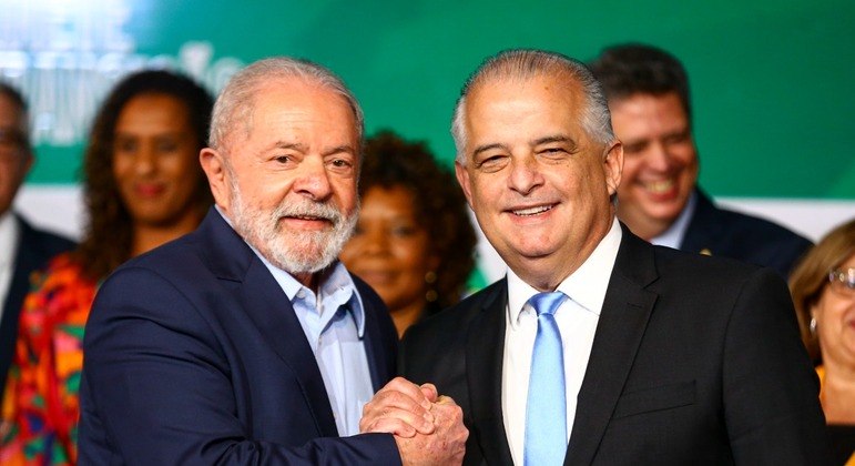 O presidente Lula e o ministro de Portos e Aeroportos, Márcio França