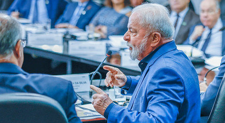 Lula durante reunião sobre política energética