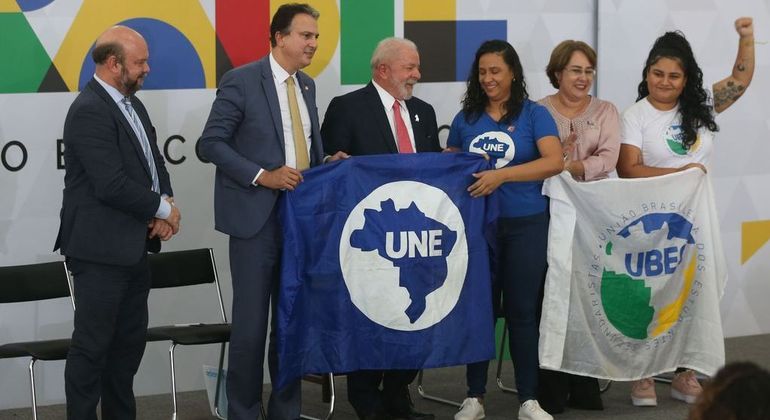Lula durante anúncio de recomposição do orçamento das universidades e institutos federais