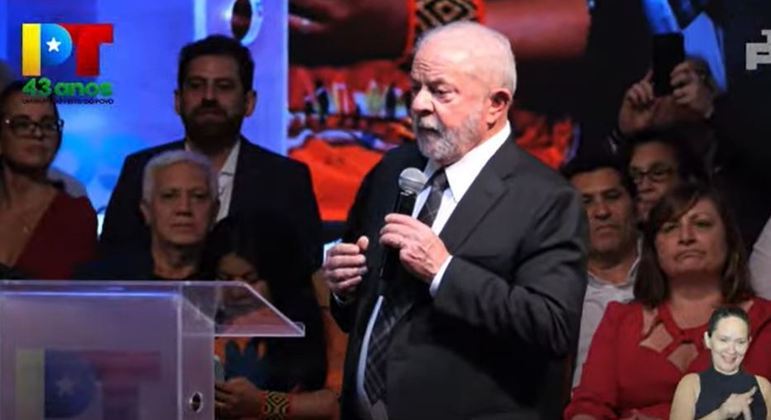 O presidente Lula (PT) discursa em evento de aniversário do PT