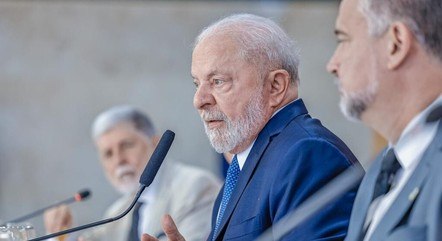 Lula diz que trata reforma ministerial 'com muito carinho'