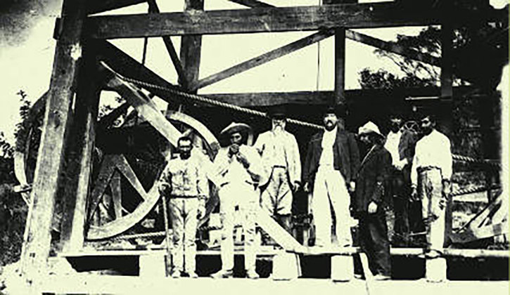 O primeiro poço de petróleo havia sido perfurado em 1897, em Bofete (SP), pelo fazendeiro Eugênio Camargo, com sonda importada dos EUA, atingindo 488m de profundidade. Mas rendeu apenas 2 barris. Foi o primeiro registro de petróleo em solo brasileiro. Mas não rendeu comercialmente.