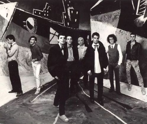 O primeiro show da história da banda foi em 16 de outubro de 1982. A formação clássica sofreu várias mudanças ao longo do tempo.