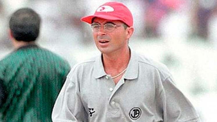 O primeiro trabalho de Sampaoli como treinador de uma equipe na divisão de elite aconteceu em 2002, quando o argentino foi para o Juan Aurich, do Peru.