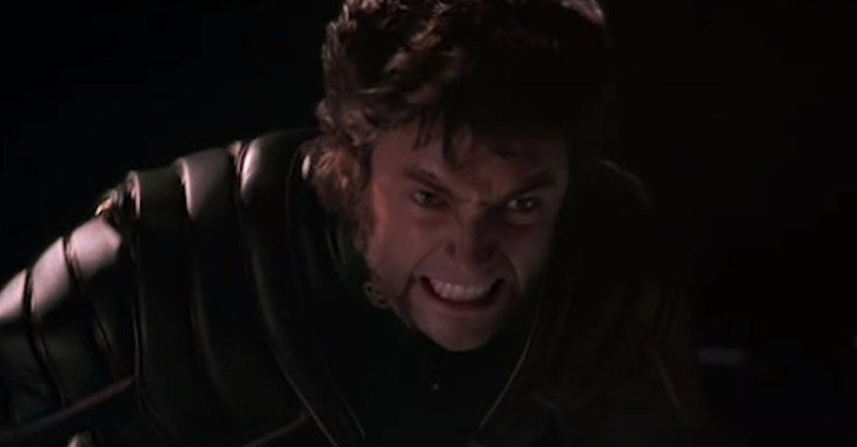 O protagonista daquele filme, ou seja, quem deu vida a Wolverine foi....Hugh Jackmann, considerado o ator que mais combina com o papel. Ao todo, ele deu vida ao personagem por oito filmes, de 2000 a 2017, quando aposentou-se em 