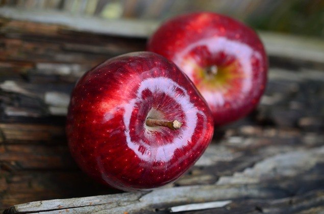 O público também pode levar frutas em sacos transparentes, como maçãs ou uvas, por exemplo. 