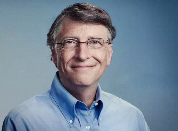 O quarto lugar é de Bill Gates, com uma fortuna estimada em 129 bilhões de dólares, cerca de 606 bilhões de reais. 
