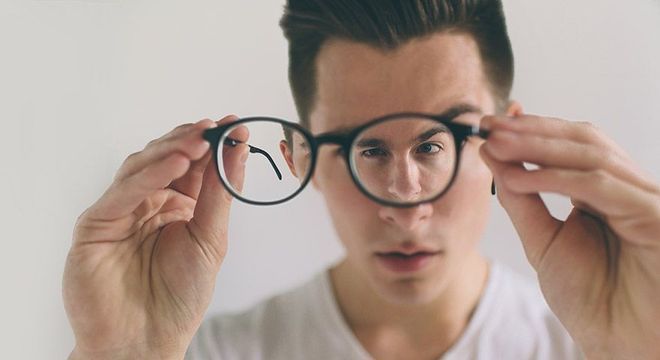 O que é astigmatismo - causas, sintomas e principais tratamentos