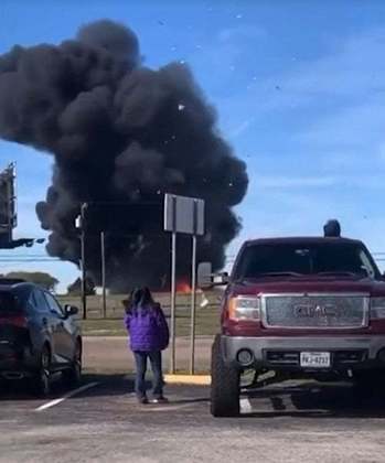 O que gera um maior impacto na reação das pessoas é na gigantesca bola de fogo que se forma após a colisão dos dois aviões.