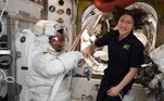 O que os astronautas fazem no espaço 