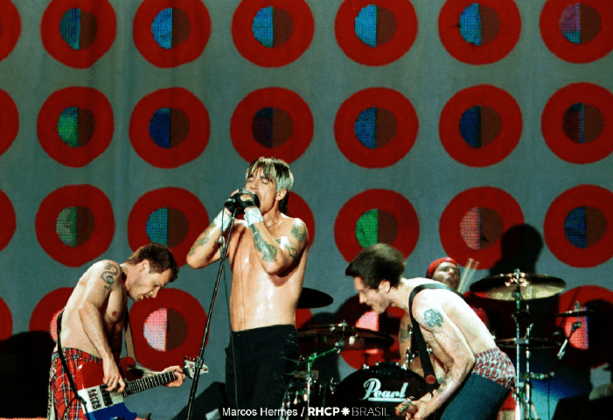 O Red Hot Chili Peppers já participou de cinco edições do Rock in Rio, mas a de 2011 é a mais memorável. O grupo tocou seus principais sucessos e cravou seu nome na história do evento. 