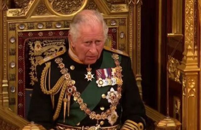 O Rei Charles III - conhecido antes como Príncipe Charles - assumiu o trono neste 8/9, após a morte da mãe, Rainha Elizabeth II, que esteve à frente da Coroa por sete décadas - a mais longeva da história britânica. 