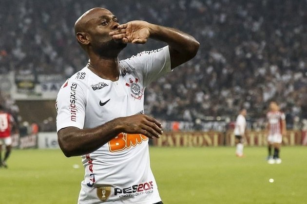 O retorno de Vágner Love ao Flamengo chegou a ser especulado em 2018, quando ele ainda era jogador do Besiktas. O atacante viria para ocupar o lugar de Paolo Guerrero, suspenso por doping.