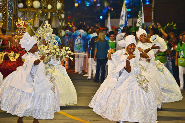 O Rio é o berço do samba e tem origem africana. O movimento começou no início do Século XX. Os desfiles  das escolas de samba no RJ acontecem desde 1932. Em 2021, eles não aconteceram por causa da pandemia da Covid-19. Neste ano, foram adiados de fevereiro para abril também por isso.