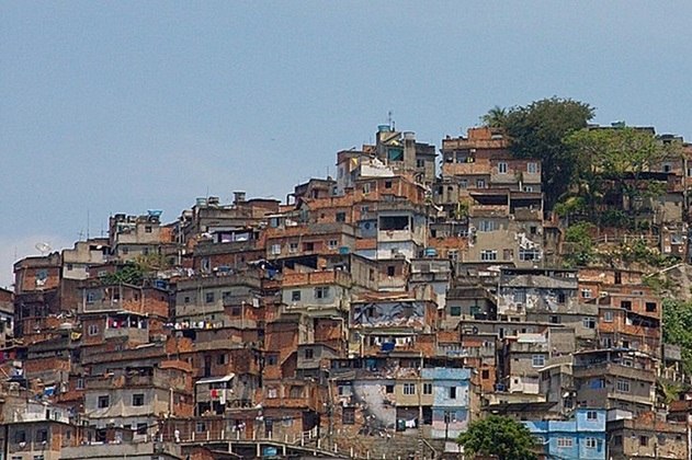 O samba teve origem nas comunidades afro-brasileiras urbanas do Rio de Janeiro e se difundiu por todo o Brasil a partir do início do século XX.