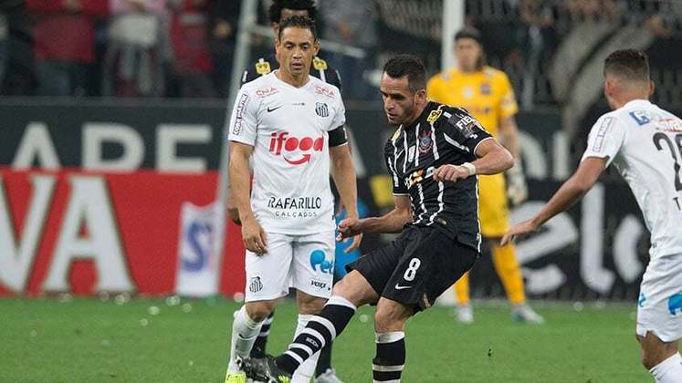 O Santos já havia derrotado o Corinthians por 2 a 0 na partida de ida, e voltou a vencer o Timão, desta vez em plena Neo Química Arena. O Peixe fez 2 a 1 dentro da casa do rival e garantiu a vaga para as quartas da Copa do Brasil.