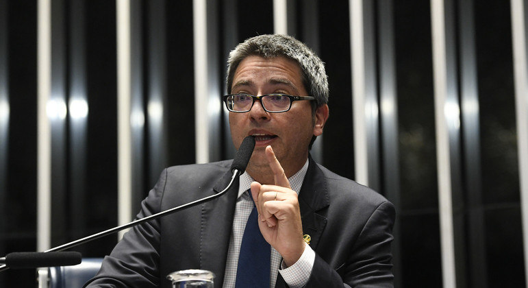 O senador Carlos Portinho (PL-RJ)