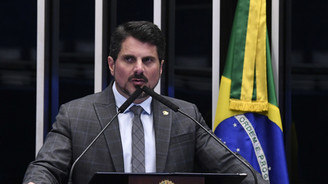 Senador afirma que citou nome de Bolsonaro por impulso (Roque de Sá/Agência Senado)