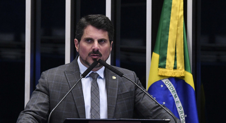 Senador Marcos do Val (Podemos-ES) na tribuna do Congresso Nacional