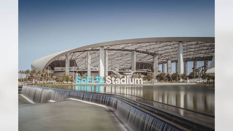 O Super Bowl acontece neste domingo (13), às 20h30. O palco da decisão é o SoFi Stadium, inaugurado em 2020 para jogos da NFL e outros eventos. Conheça os detalhes e curiosidades do estádio!