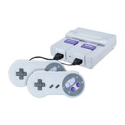 O Super Nintendo foi o grande videogame da geração dos anos 90. Era o sonho de consumo de muitos jovens. PlayStation e Xbox, que dominaram o mercado em seguida, só ganharam força no Brasil no começo dos anos 2000. 