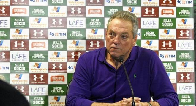 O técnico Abel Braga deixou o comando do Fluminense, durante o início da Copa do Mundo. O treinador pediu demissão do cargo que ocupava há um anos e seis meses, após uma conve