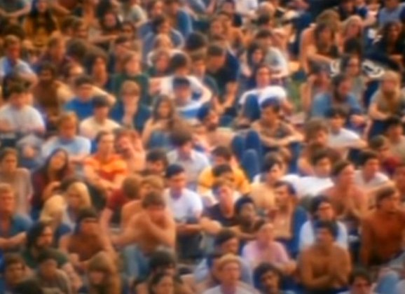 O Top 3 começa com o festival mais famosos da história. O Woodstock reuniu mais de 500 mil pessoas e foi realizado em uma fazenda na cidade de Nova York. O lendário Jimi Hendriz foi um dos que se apresentaram na data.