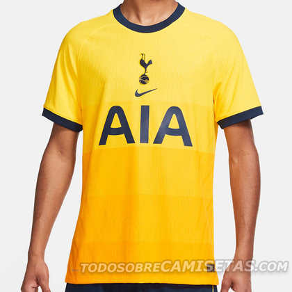 O Tottenham apostou em um design simples para o seu terceiro uniforme.  O amarelo é uma homenagem aos antigos modelos do clube dessa cor, como os da FA Cup de 1982 e Copa da Uefa em 1984