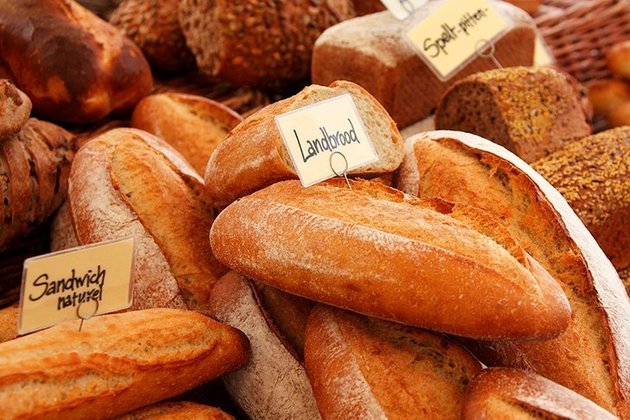  O trigo é a base de alimentos populares, como pães, bolos e massas. 