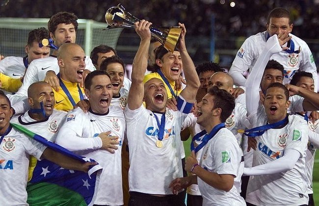 O último brasileiro campeão foi o Corinthians, em 2012. O Timão também foi o último campeão não europeu. Grêmio (2017), Flamengo (2019) e Palmeiras (2021) foram os últimos brasileiros finalistas, e ambos amargaram o vice-campeonato.