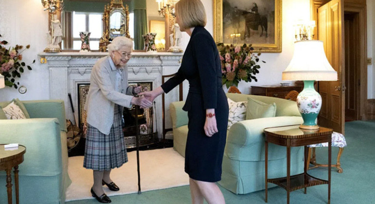 O último compromisso público da rainha Elizabeth aconteceu na última terça-feira, dia 6 de setembro. Na ocasião, ela nomeou Liz Truss como a nova primeira-ministra da Grã-Bretanha
