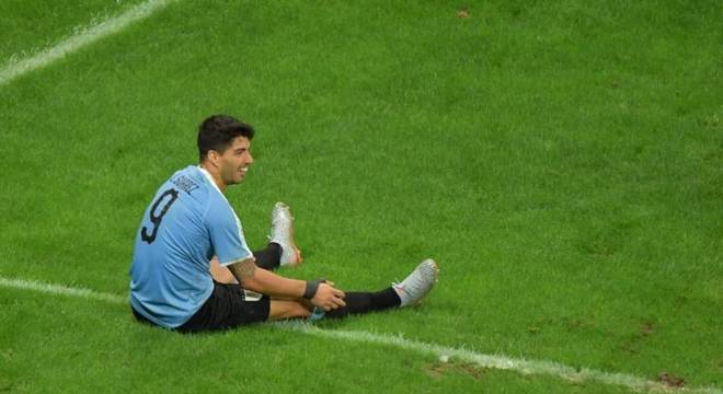 O Uruguai decepcionou e foi eliminado precocemente na Copa América. Nas quartas de final, a equipe não conseguiu vencer a defesa peruana e viu um de seus principais astros, o atacante Suárez, perdeu pênalti que acabou sendo decisivo (notas por Gabriel Rodrigues)