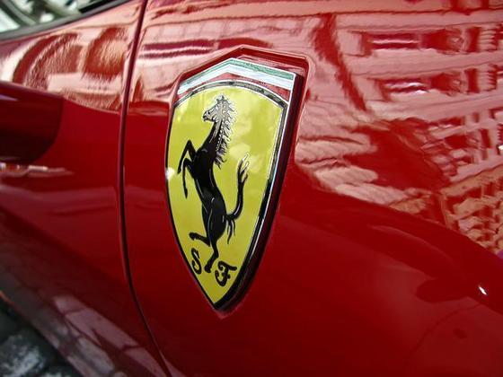 O uso do cavalo mangalarga marchador pela Ferrari foi concedido em 1932 pela mãe de Baracca, a condessa Paolina. Ela admirava Enzo Ferrari como piloto e disse que o cavalo lhe daria sorte. 